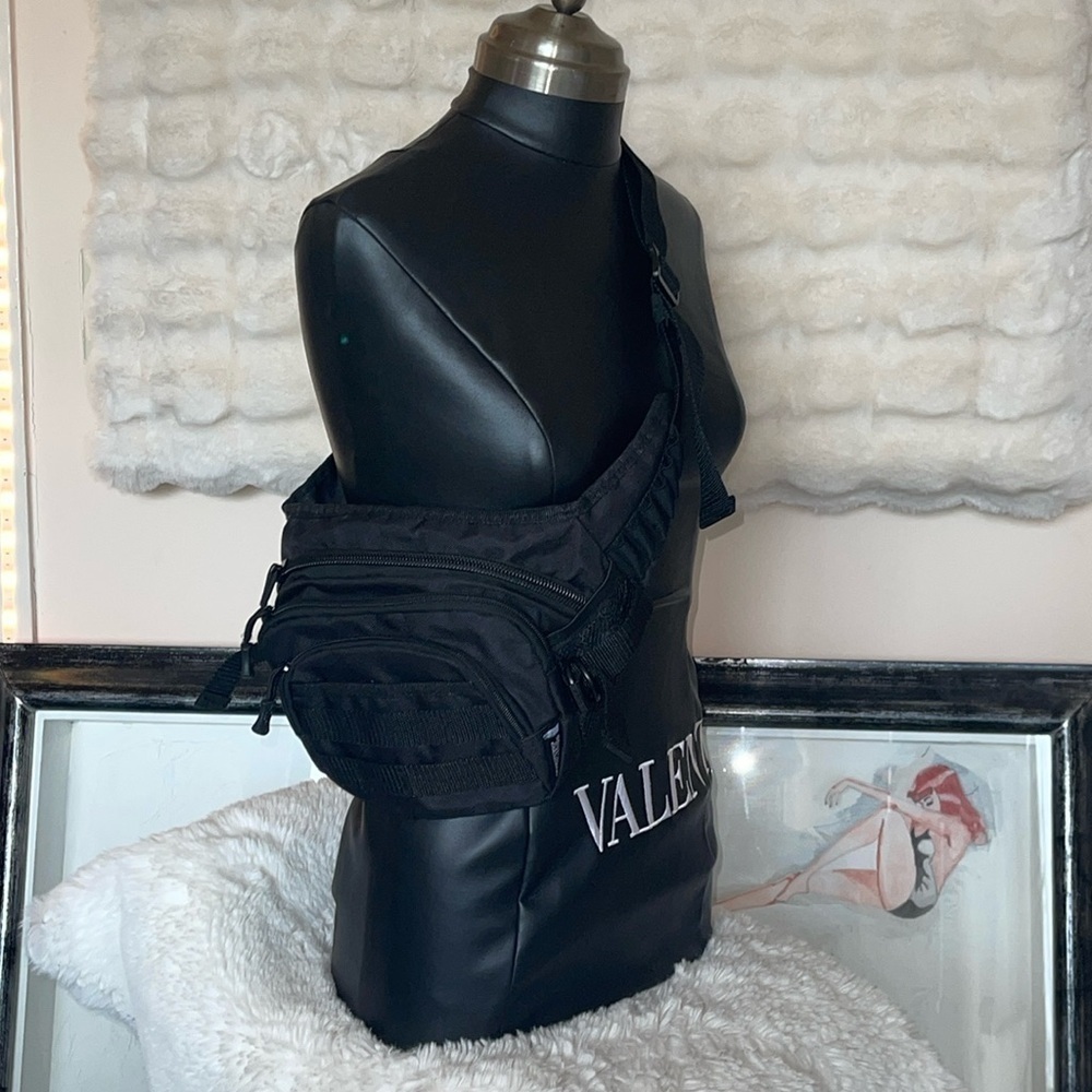 Fastwest moon bag black polyester with 5 different pockets new no tags